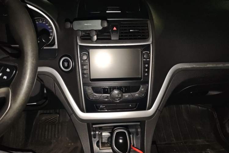 Used Geely Auto Emgrand 2015 Sedan 1.3T CVT Upward Edition Audio And AC Panel