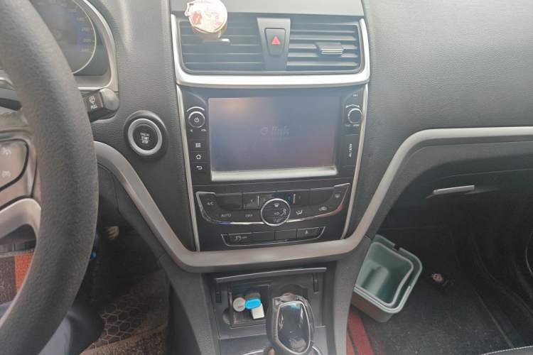 Used Geely Auto Emgrand 2015 Hatchback RS 1.5L CVT Upward Edition Audio And AC Panel