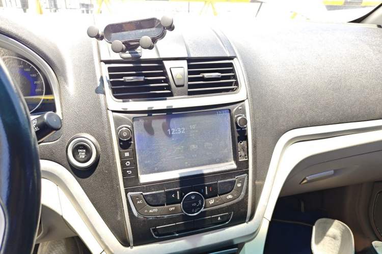 Used Geely Auto Emgrand 2015 Sedan 1.5L Manual - Top Trim Level Audio And AC Panel