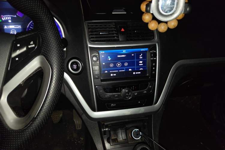 Used Geely Auto Emgrand 2015 Sedan 1.5L Manual - Top Trim Level Audio And AC Panel