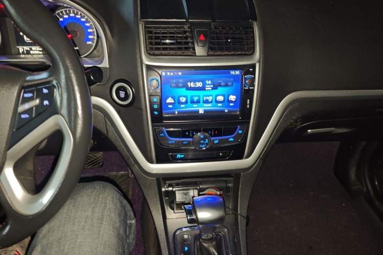 Used Geely Auto Emgrand 2015 Sedan 1.5L CVT Upward Version Audio And AC Panel