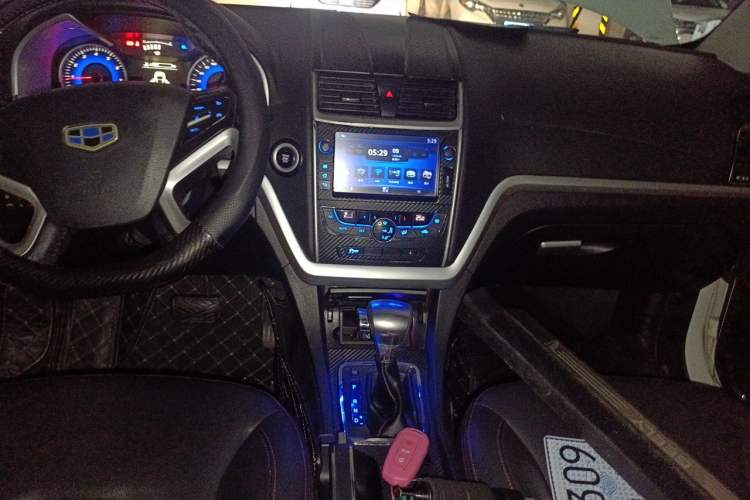 Used Geely Auto Emgrand 2015 Sedan 1.5L CVT Upward Version Audio And AC Panel