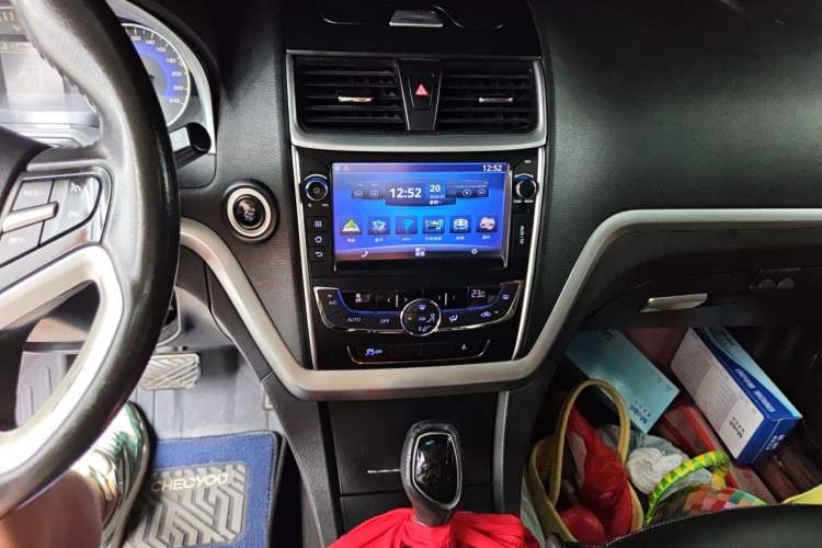 Used Geely Auto Emgrand 2015 Hatchback RS 1.3T CVT Top-Tier Version Audio And AC Panel