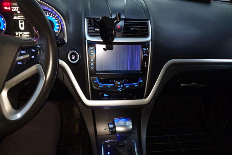 Used Geely Auto Emgrand 2015 Sedan 1.5L CVT Upward Version Audio And AC Panel