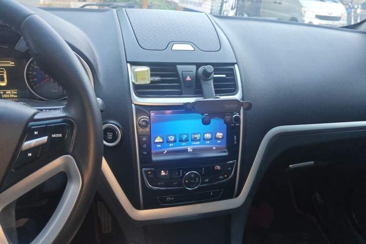 Used Geely Auto Emgrand 2015 Hatchback RS 1.5L Manual - Top Trim Level Audio And AC Panel