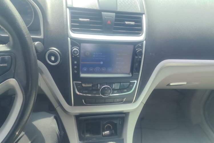 Used Geely Auto Emgrand 2015 Sedan 1.5L Manual - Top Trim Level Audio And AC Panel