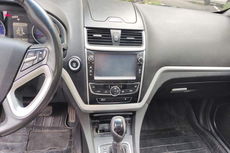 Used Geely Auto Emgrand 2015 Hatchback RS 1.3T CVT Top-Tier Version Audio And AC Panel