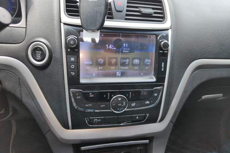 Used Geely Auto Emgrand 2015 Sedan 1.5L Manual - Top Trim Level Audio And AC Panel
