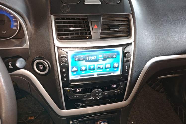 Used Geely Auto Emgrand 2015 Sedan 1.5L CVT Upward Version Audio And AC Panel
