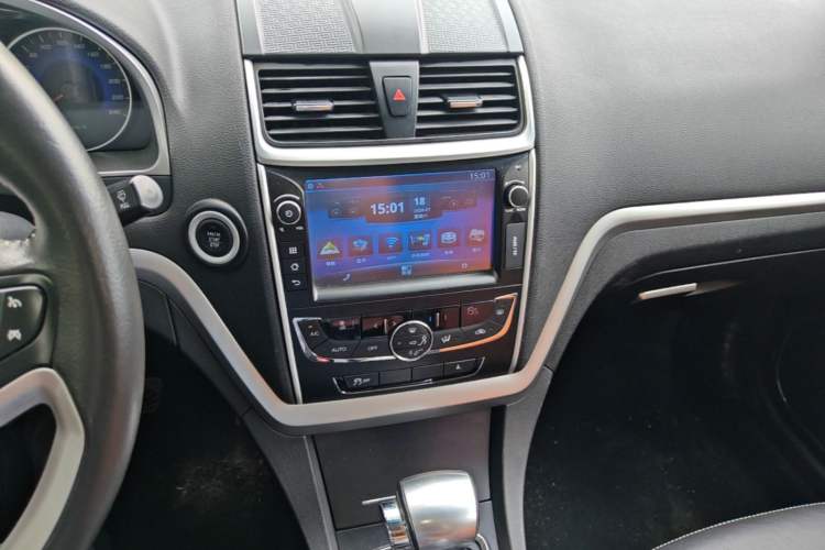 Used Geely Auto Emgrand 2015 Hatchback RS 1.5L CVT Upward Edition Audio And AC Panel