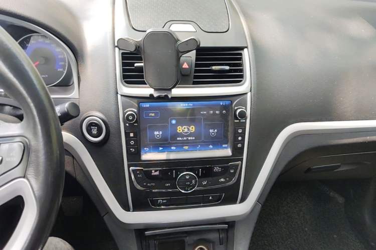 Used Geely Auto Emgrand 2015 Sedan 1.5L Manual - Top Trim Level Audio And AC Panel