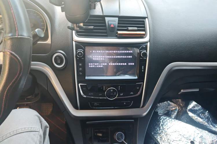 Used Geely Auto Emgrand 2015 Sedan 1.5L Manual - Top Trim Level Audio And AC Panel