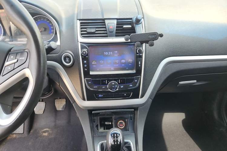 Used Geely Auto Emgrand 2015 Sedan 1.5L Manual - Top Trim Level Audio And AC Panel