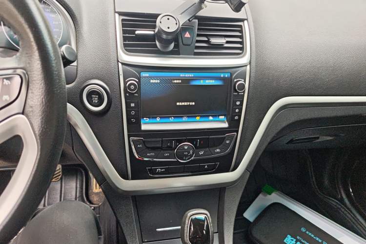 Used Geely Auto Emgrand 2015 Sedan 1.5L CVT Upward Version Audio And AC Panel