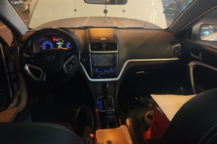Used Geely Auto Emgrand 2015 Hatchback RS 1.3T CVT Top-Tier Version Center Console