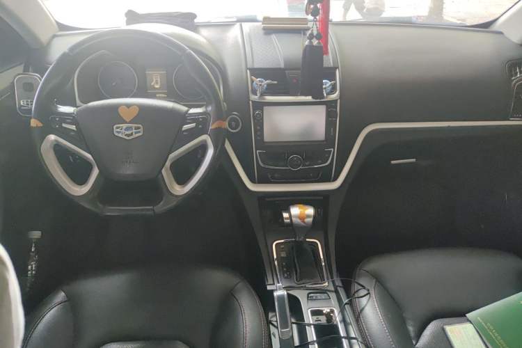 Used Geely Auto Emgrand 2015 Sedan 1.5L CVT Upward Version Center Console