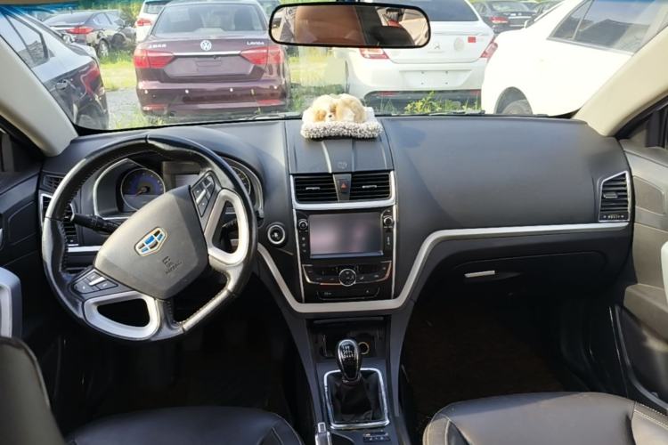 Used Geely Auto Emgrand 2015 Hatchback RS 1.3T Manual Top-Trim Version Center Console