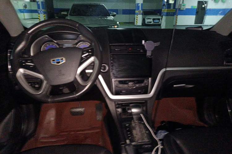 Used Geely Auto Emgrand 2015 Hatchback RS 1.5L CVT Upward Edition Center Console