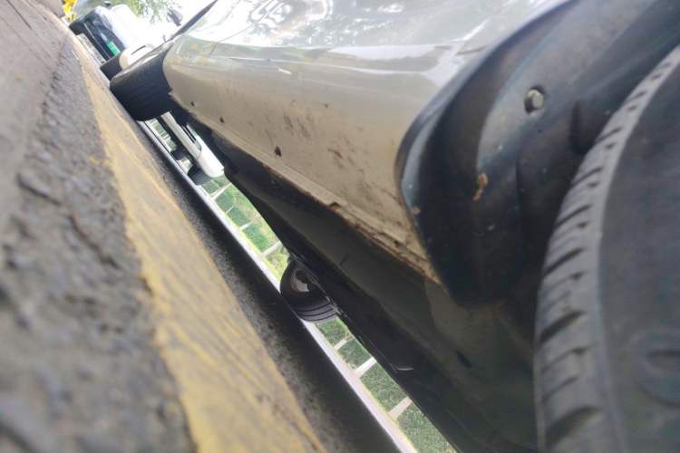 Used Geely Auto Emgrand 2015 Sedan 1.5L Manual - Top Trim Level Chassis Front Right