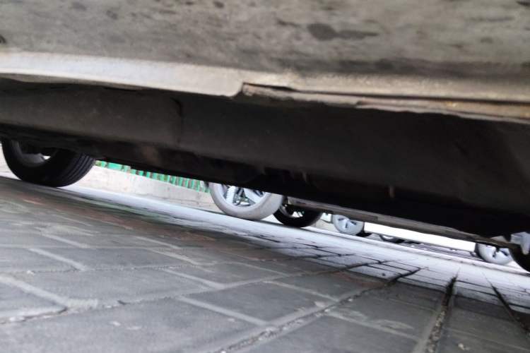 Used Geely Auto Emgrand 2015 Sedan 1.5L Manual - Top Trim Level Chassis Front Right
