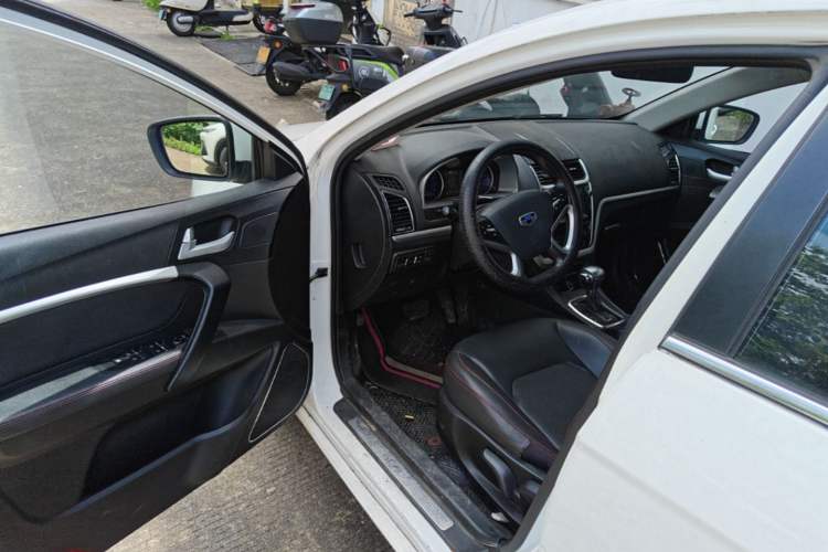 Used Geely Auto Emgrand 2015 Sedan 1.5L CVT Upward Version Driver Seat