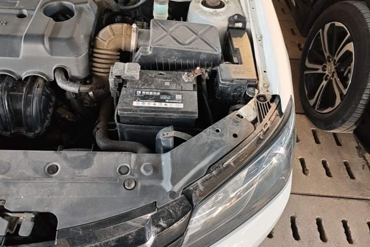 Used Geely Auto Emgrand 2015 Sedan 1.5L CVT Upward Version Engine Bay Left