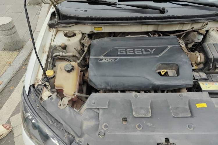 Used Geely Auto Emgrand 2015 Sedan 1.3T Manual Upward Edition Engine Bay Right