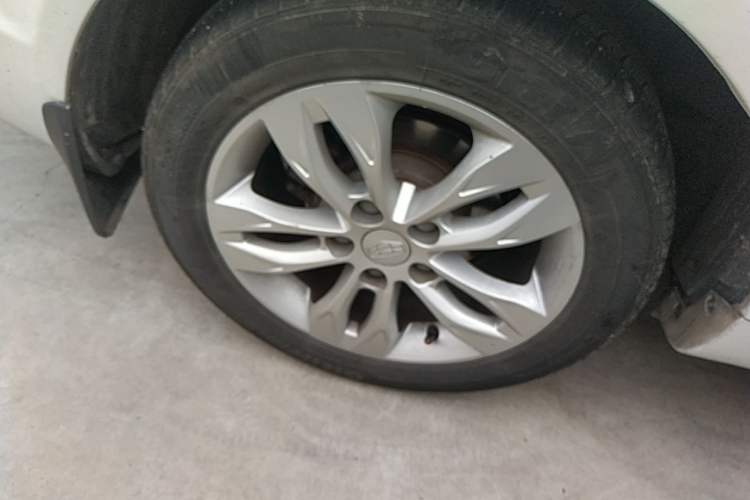 Used Geely Auto Emgrand 2015 Sedan 1.5L Manual - Top Trim Level Exterior 5