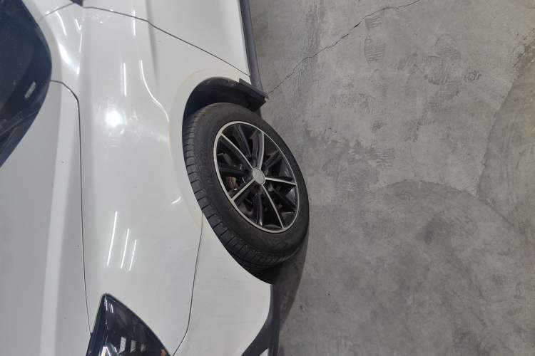 Used Geely Auto Emgrand 2015 Hatchback RS 1.5L Manual - Top Trim Level Exterior 7