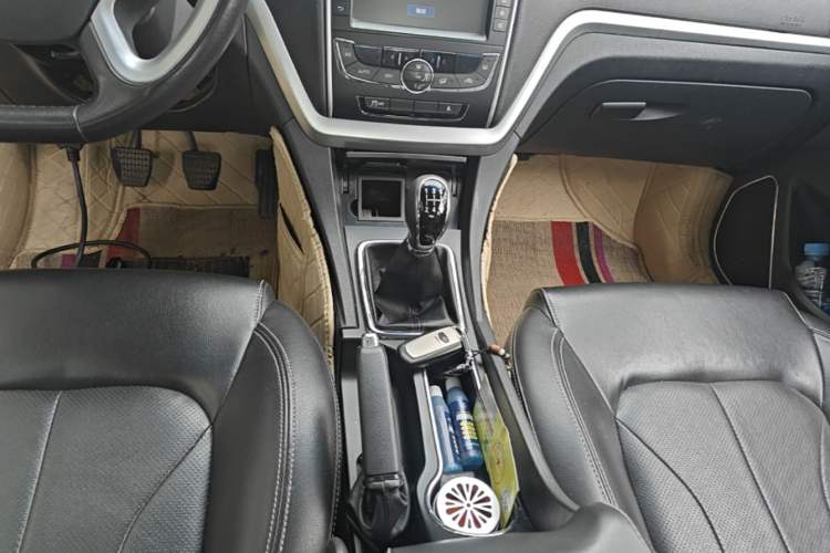 Used Geely Auto Emgrand 2015 Sedan 1.5L Manual - Top Trim Level Gear Lever