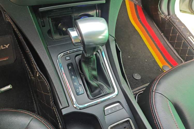 Used Geely Auto Emgrand 2015 Sedan 1.5L CVT Upward Version Gear Lever