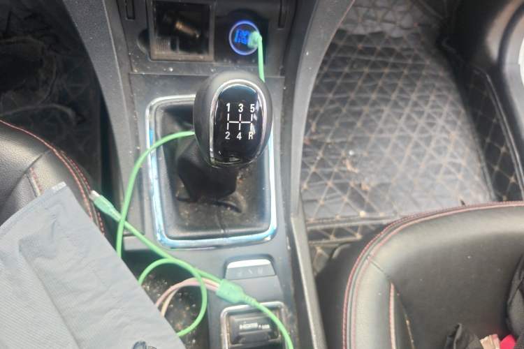 Used Geely Auto Emgrand 2015 Sedan 1.5L Manual - Top Trim Level Gear Lever