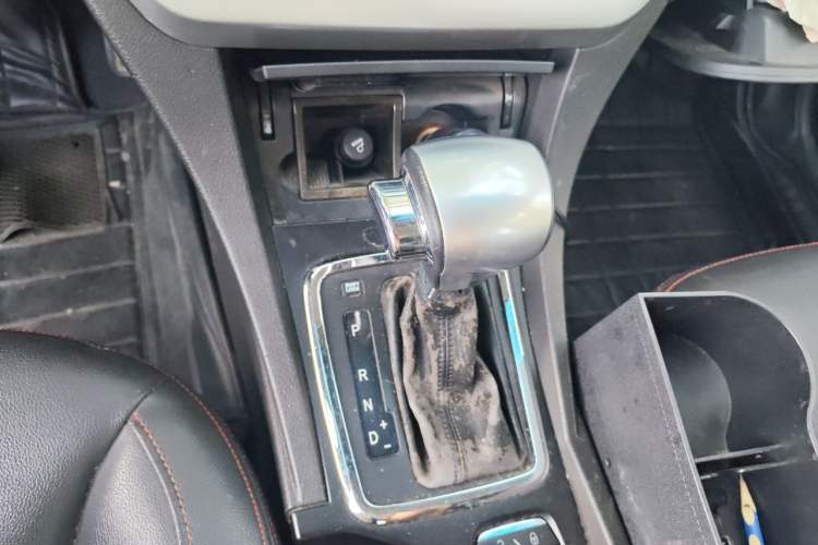 Used Geely Auto Emgrand 2015 Sedan 1.5L CVT Upward Version Gear Lever