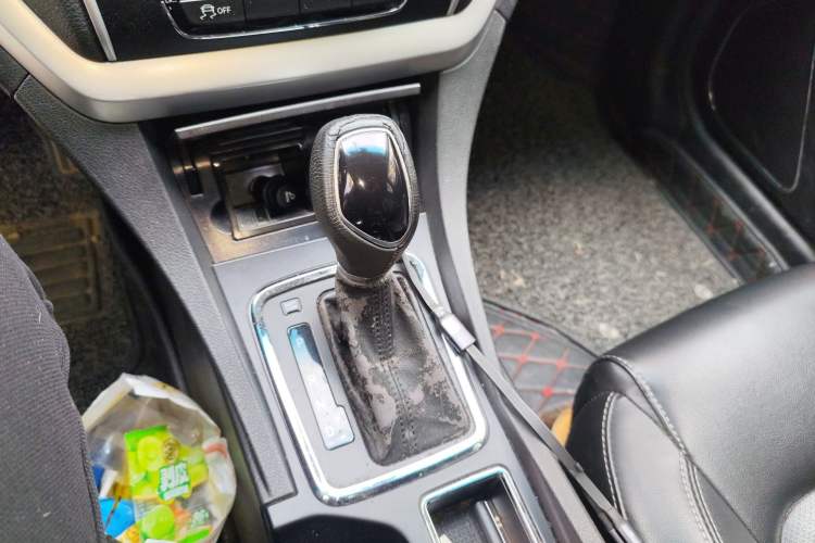 Used Geely Auto Emgrand 2015 Sedan 1.3T CVT Upward Edition Gear Lever