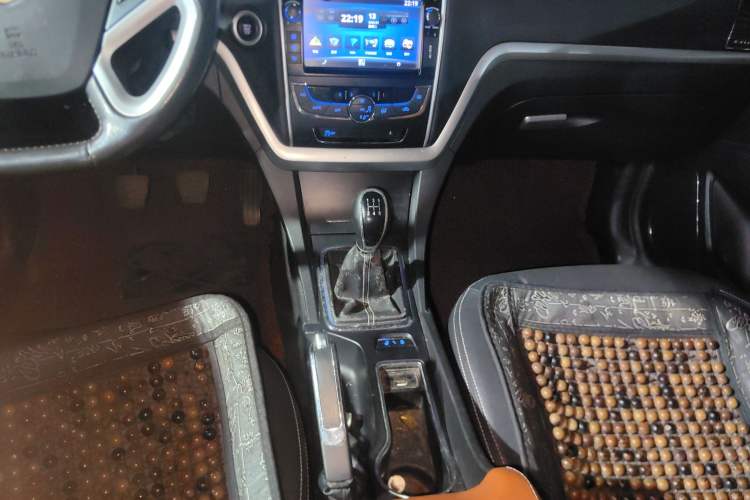 Used Geely Auto Emgrand 2015 Hatchback RS 1.5L Manual - Top Trim Level Gear Lever
