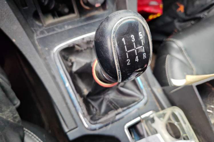 Used Geely Auto Emgrand 2015 Sedan 1.5L Manual - Top Trim Level Gear Lever