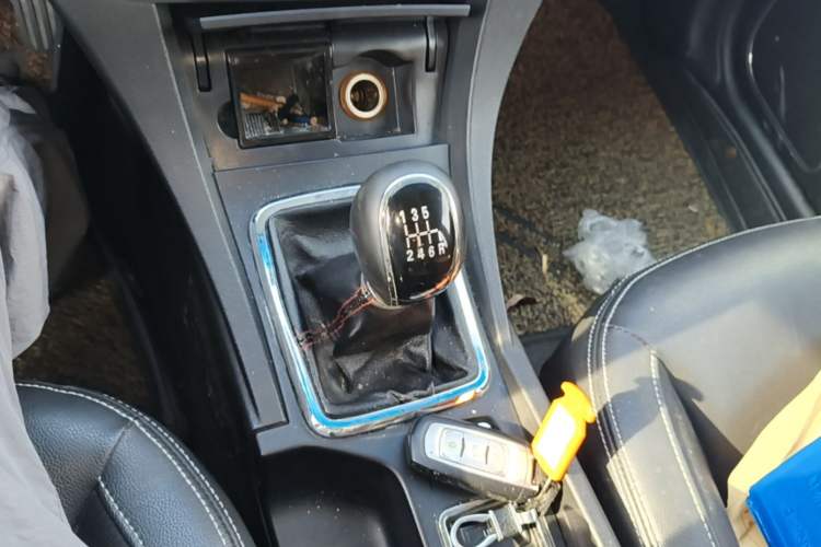 Used Geely Auto Emgrand 2015 Hatchback RS 1.3T Manual Top-Trim Version Gear Lever