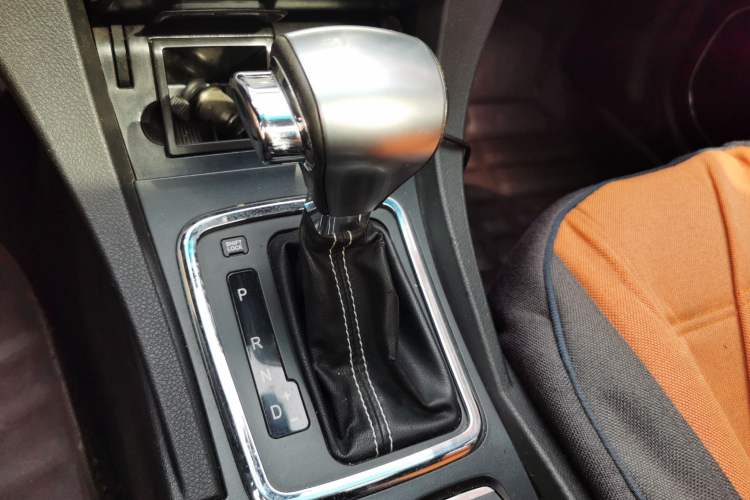 Used Geely Auto Emgrand 2015 Hatchback RS 1.5L CVT Upward Edition Gear Lever