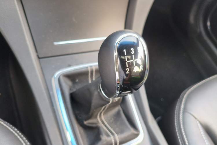 Used Geely Auto Emgrand 2015 Hatchback RS 1.5L Manual - Top Trim Level Gear Lever