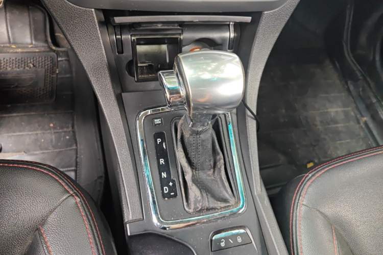 Used Geely Auto Emgrand 2015 Sedan 1.5L CVT Upward Version Gear Lever