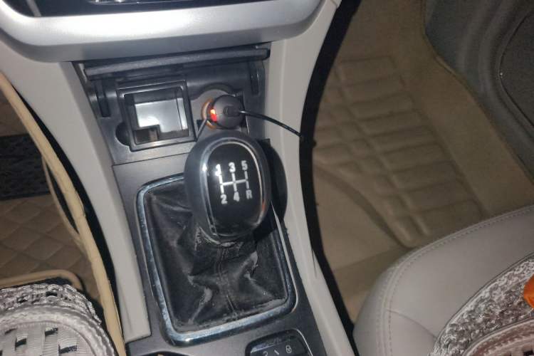 Used Geely Auto Emgrand 2015 Sedan 1.5L Manual - Top Trim Level Gear Lever