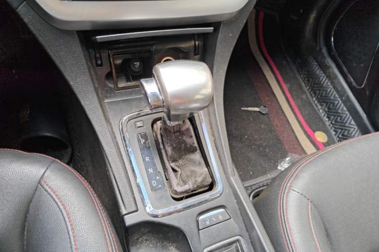 Used Geely Auto Emgrand 2015 Sedan 1.5L CVT Upward Version Gear Lever