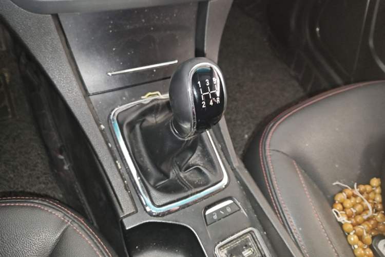 Used Geely Auto Emgrand 2015 Sedan 1.5L Manual - Top Trim Level Gear Lever