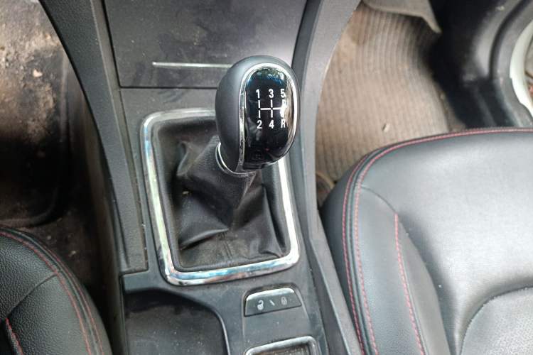 Used Geely Auto Emgrand 2015 Sedan 1.5L Manual - Top Trim Level Gear Lever