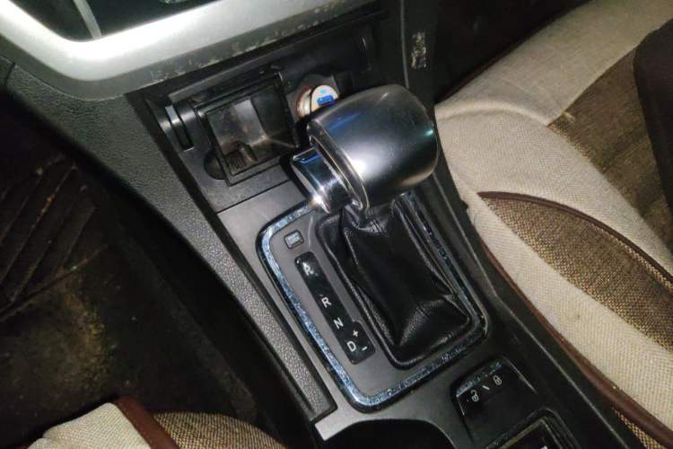Used Geely Auto Emgrand 2015 Sedan 1.5L CVT Upward Version Gear Lever