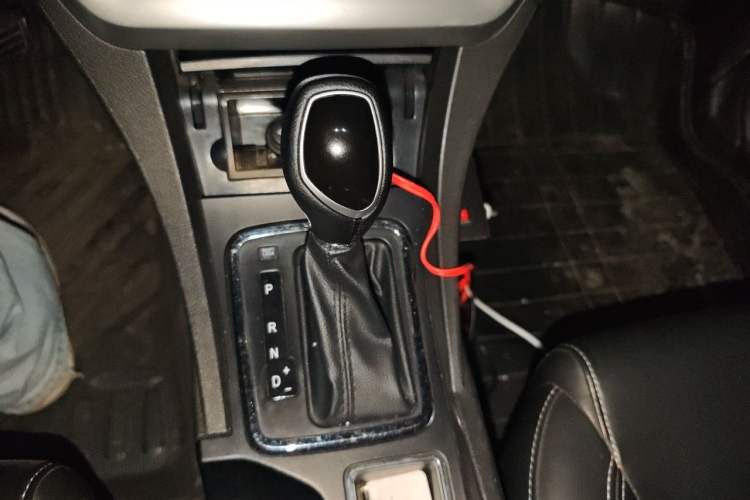 Used Geely Auto Emgrand 2015 Sedan 1.3T CVT Upward Edition Gear Lever