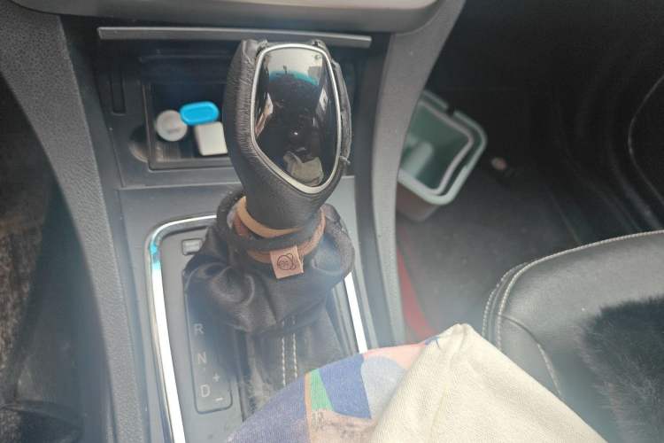 Used Geely Auto Emgrand 2015 Hatchback RS 1.5L CVT Upward Edition Gear Lever