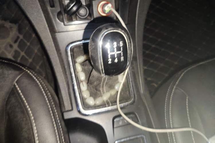 Used Geely Auto Emgrand 2015 Hatchback RS 1.5L Manual - Top Trim Level Gear Lever
