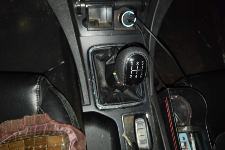 Used Geely Auto Emgrand 2015 Sedan 1.5L Manual - Top Trim Level Gear Lever
