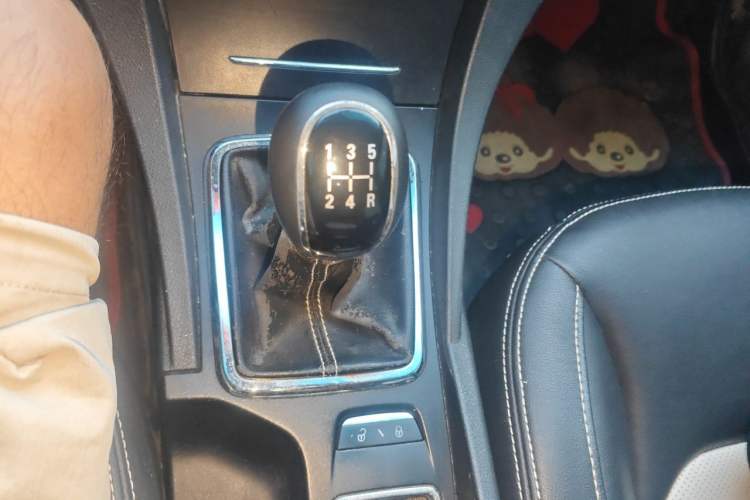 Used Geely Auto Emgrand 2015 Hatchback RS 1.5L Manual - Top Trim Level Gear Lever